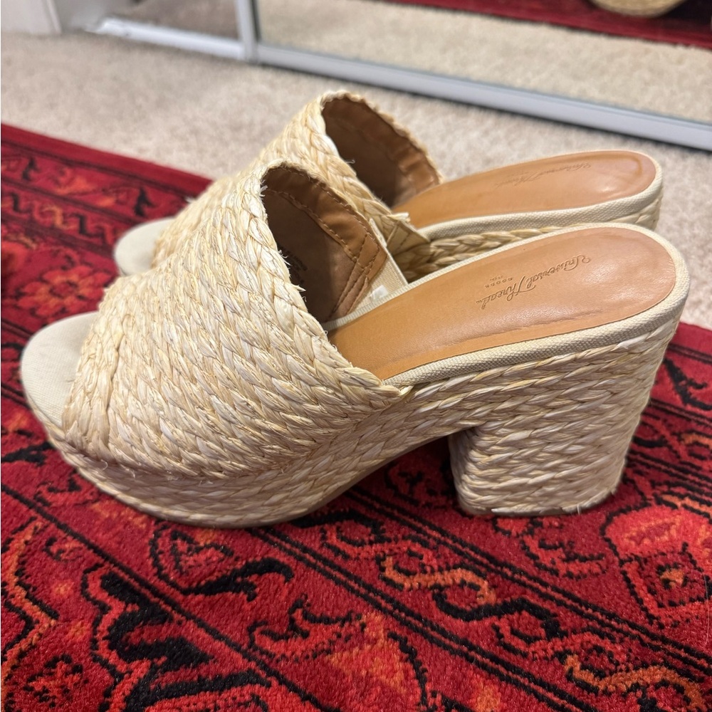 Universal Thread Woven Platform Sandals - Picture 3 of 7